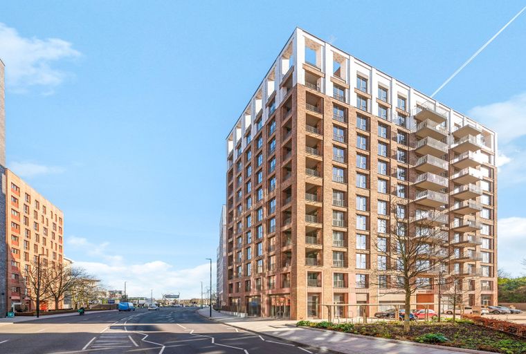 Property photo 3 of 9 for 5 Railway Walk