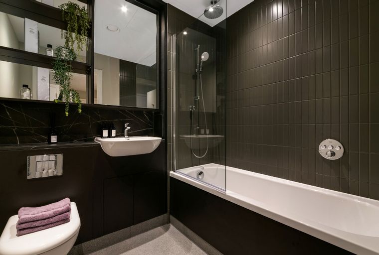 Property photo 8 of 9 for 5 Railway Walk