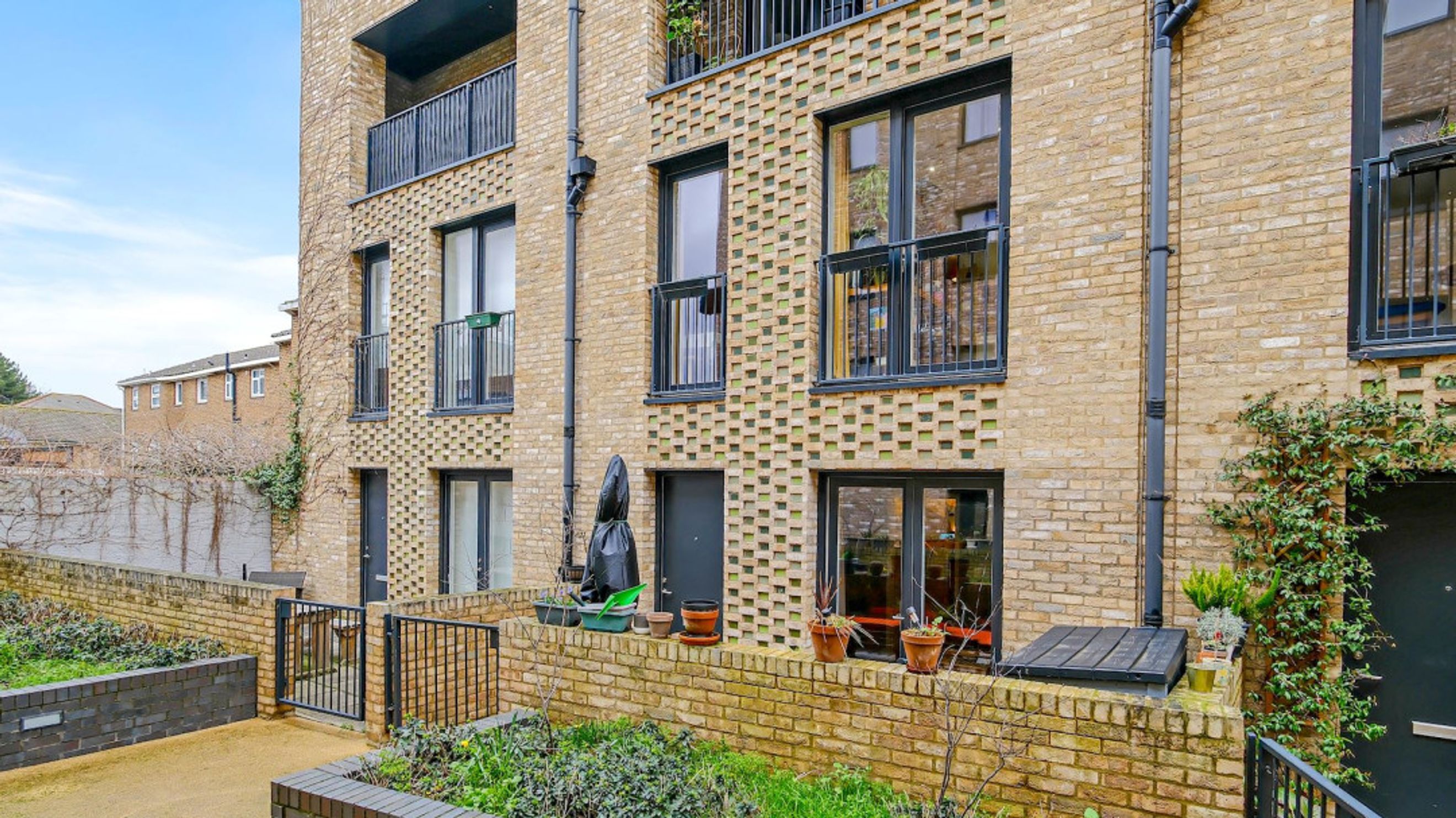 Property photo 1 of 14 for Westferry Rd, London,  