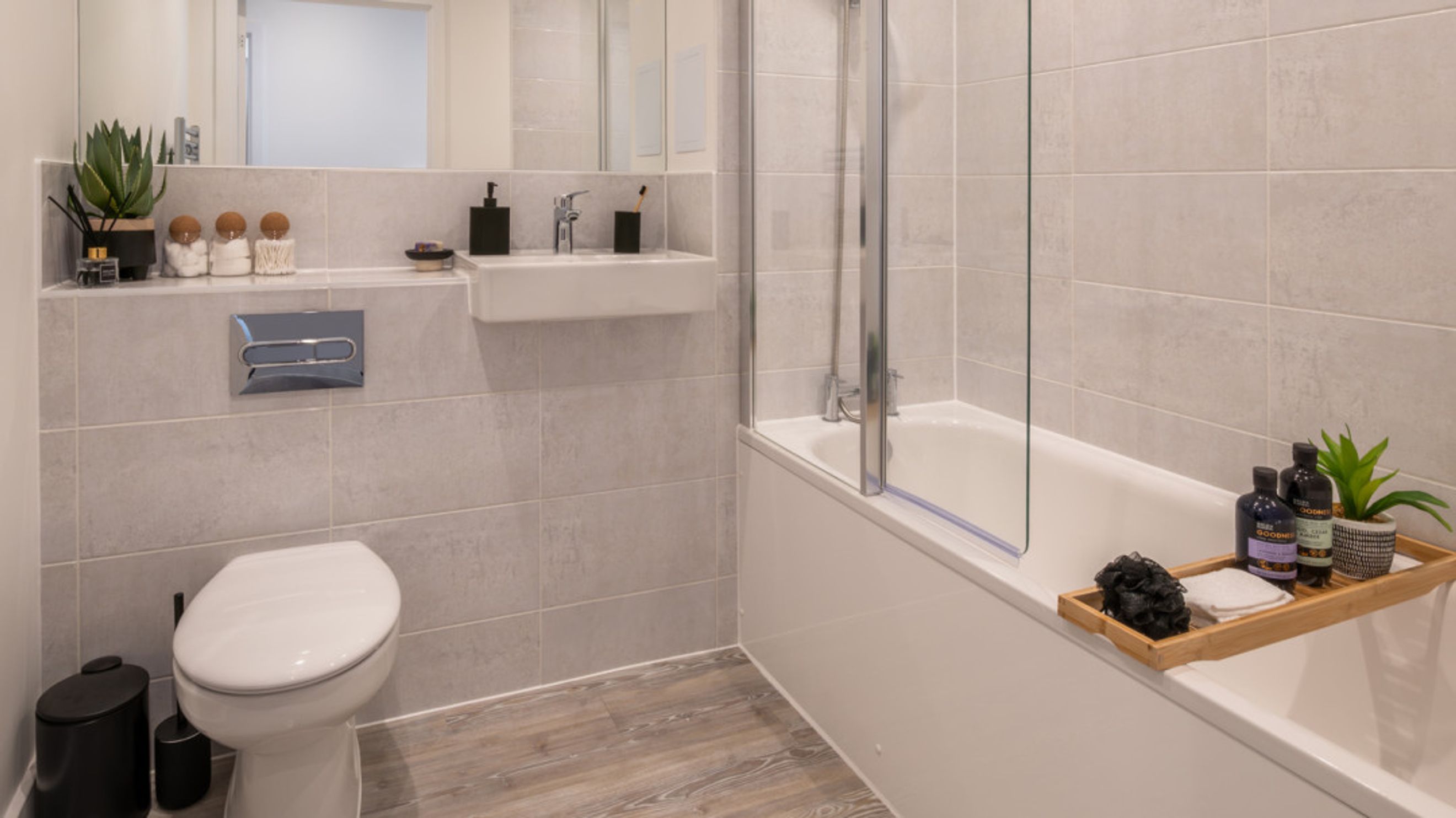 A bathroom with a toilet, sink, and bathtub.