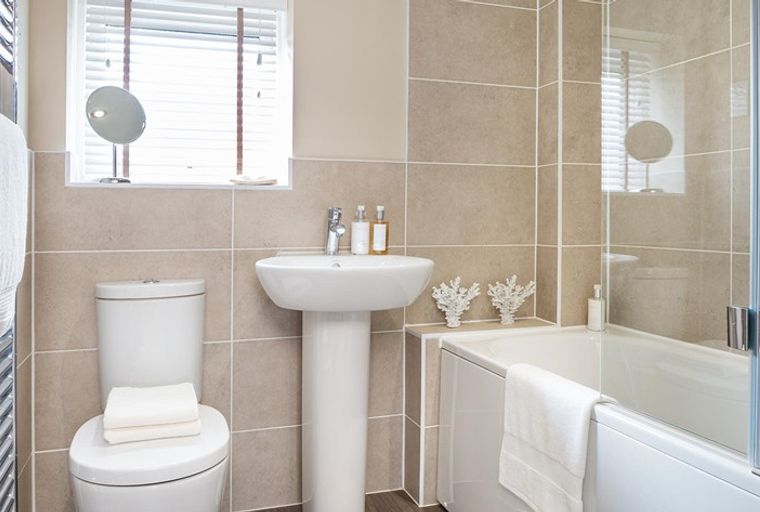 A bathroom with a toilet, sink, and bathtub.