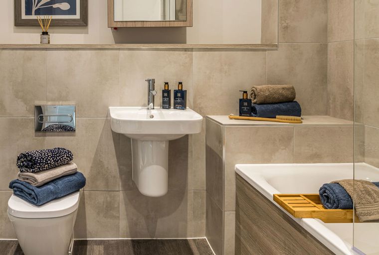 A bathroom with a toilet, sink, and bathtub.