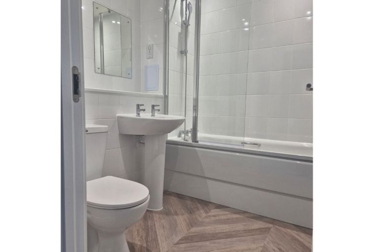 A bathroom with a toilet, sink, and bathtub.