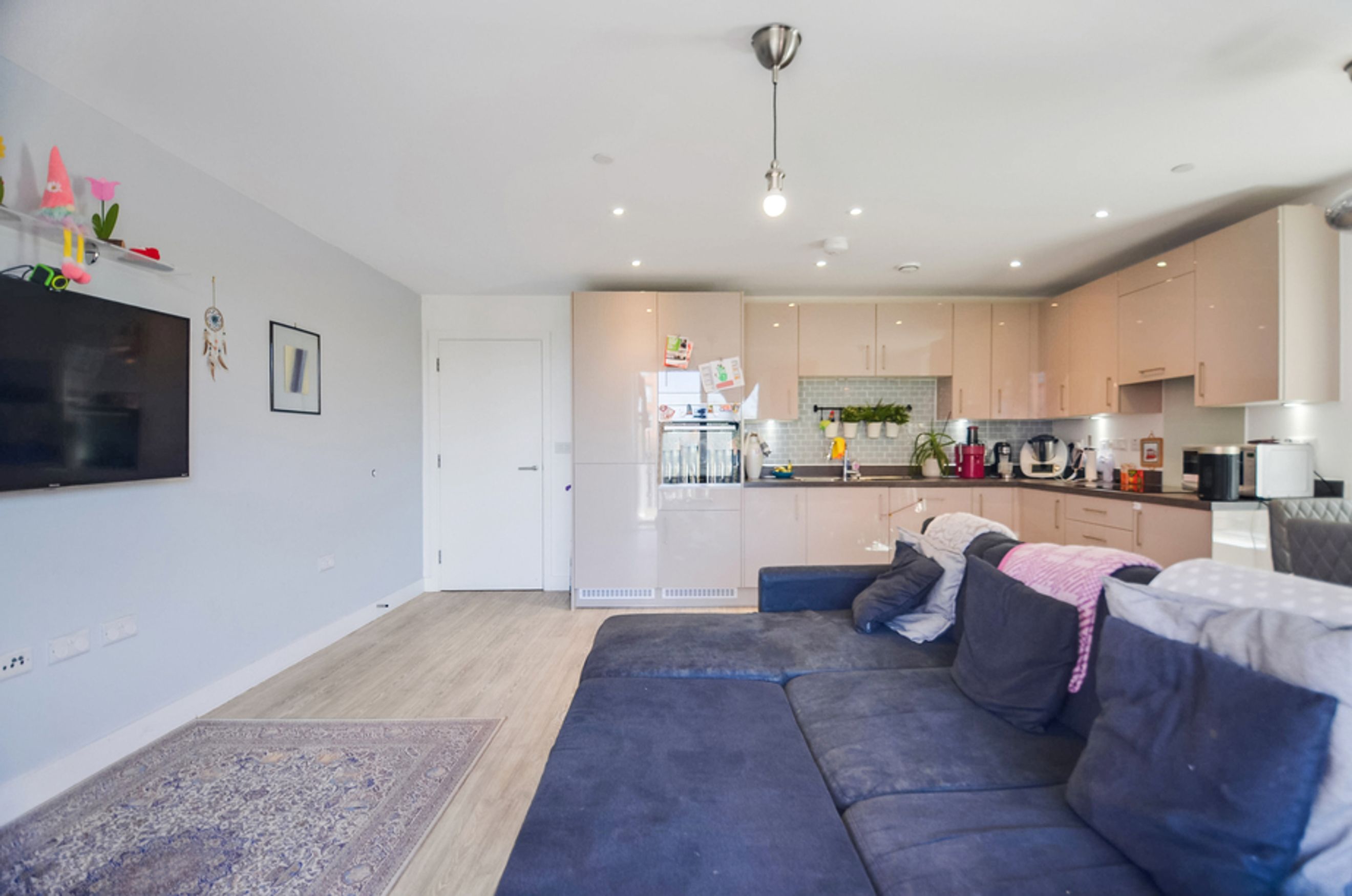 Property photo 3 of 27 for Galingale Court, Thames Reach
