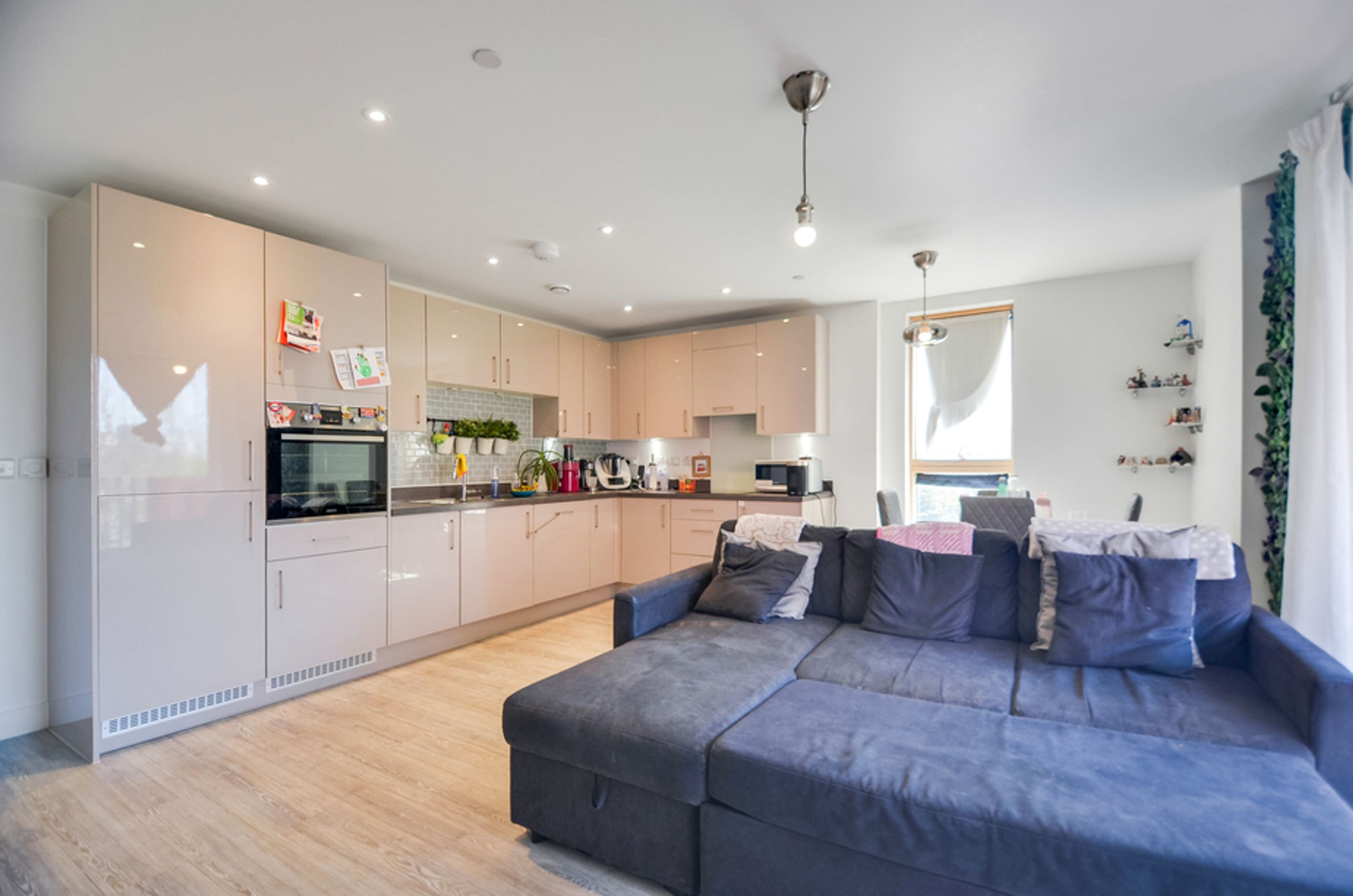 Property photo 2 of 27 for Galingale Court, Thames Reach