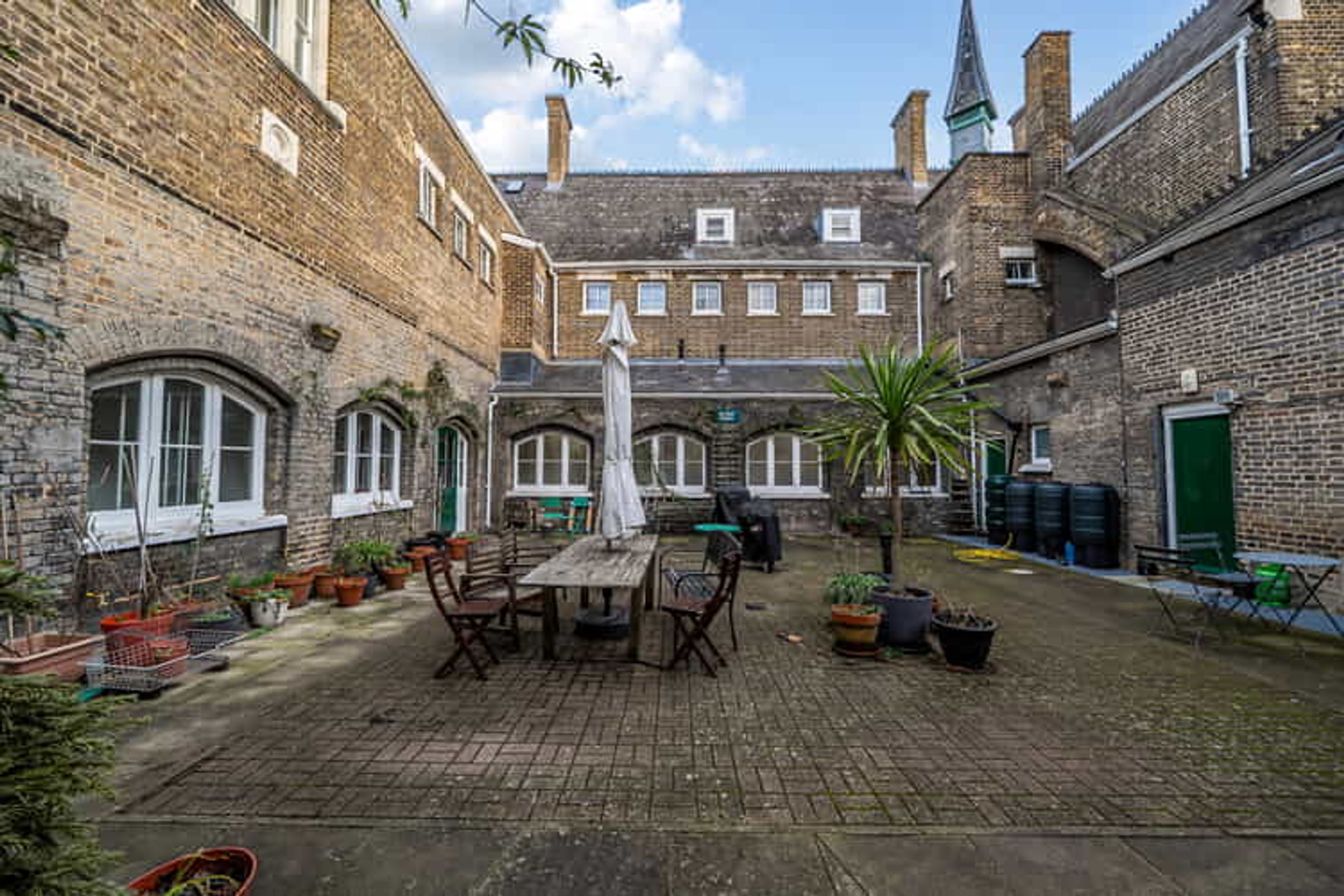 Property photo 16 of 20 for Old School Court, Drapers Road
