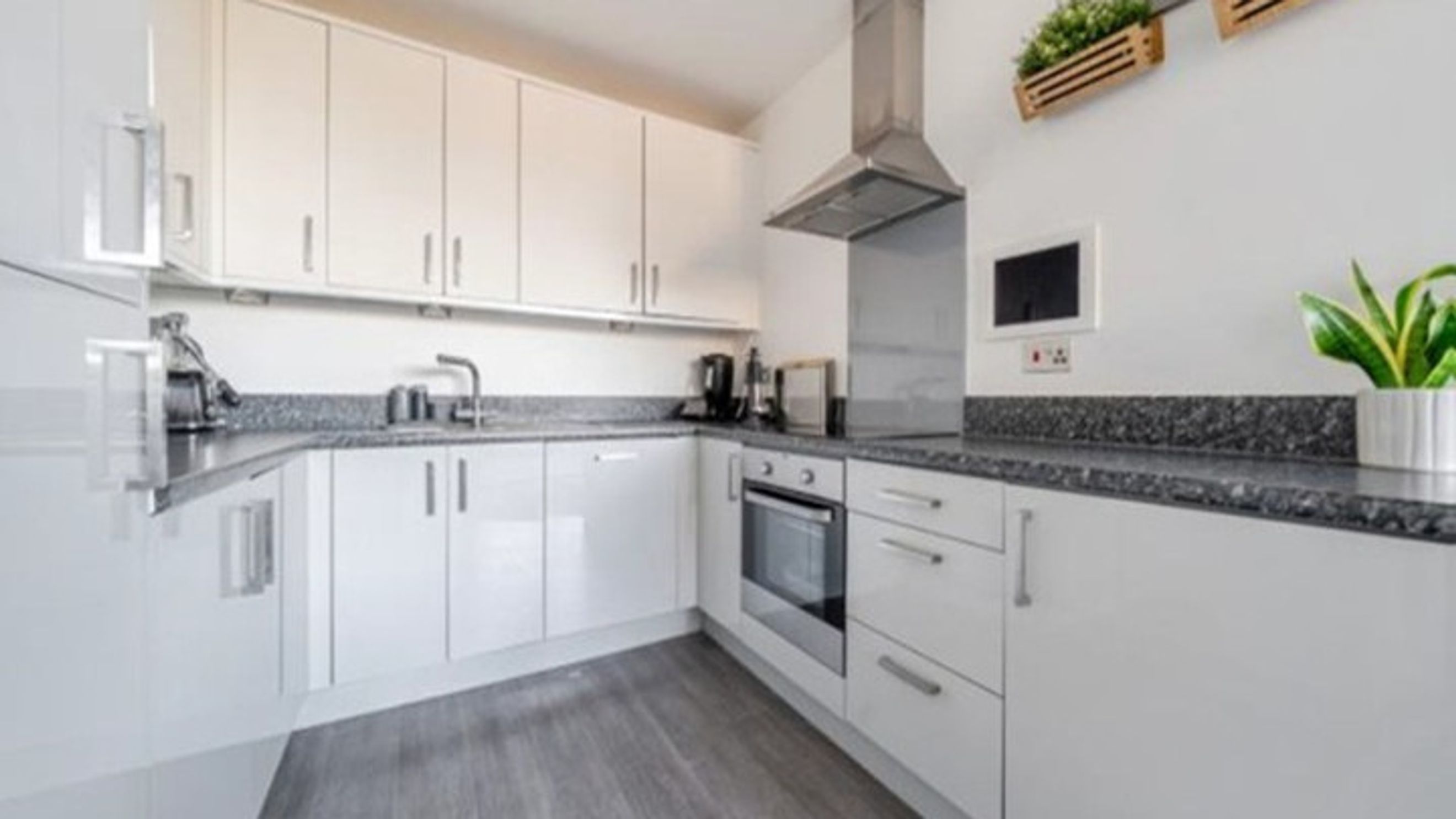 Property photo 5 of 17 for Varney Court, 10 St Mark's Square, Bromley, Kent - Ref DO2605111350,  