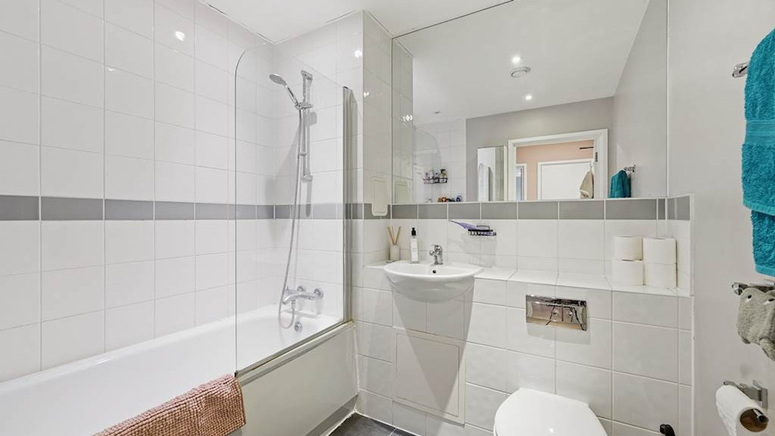 Property photo 9 of 19 for London, London,  