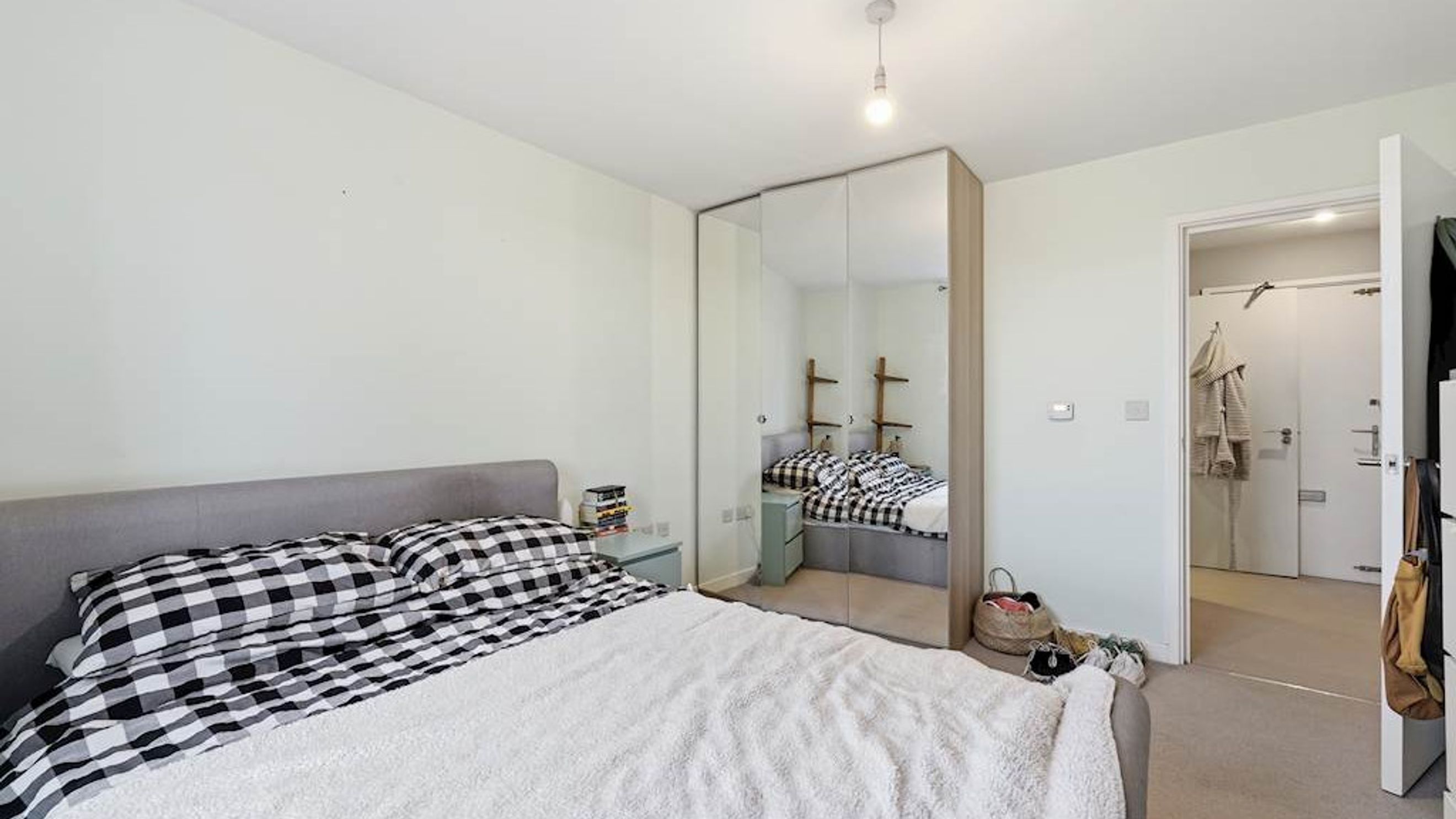 Property photo 8 of 19 for London, London,  