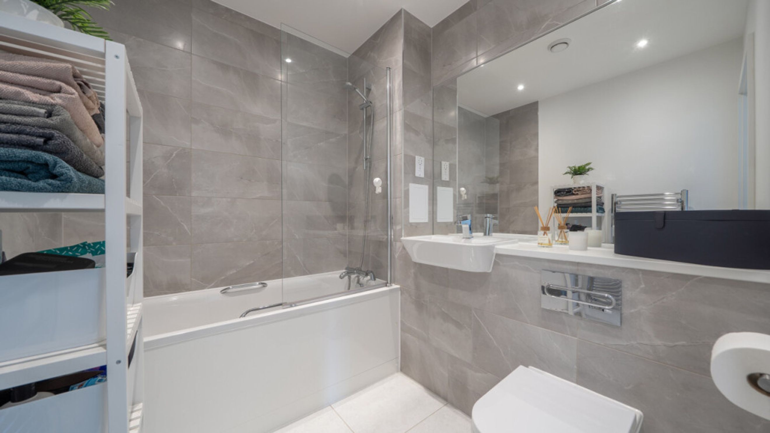 Property photo 22 of 56 for Crestline House, 6 Halewood Way, Rainham,  