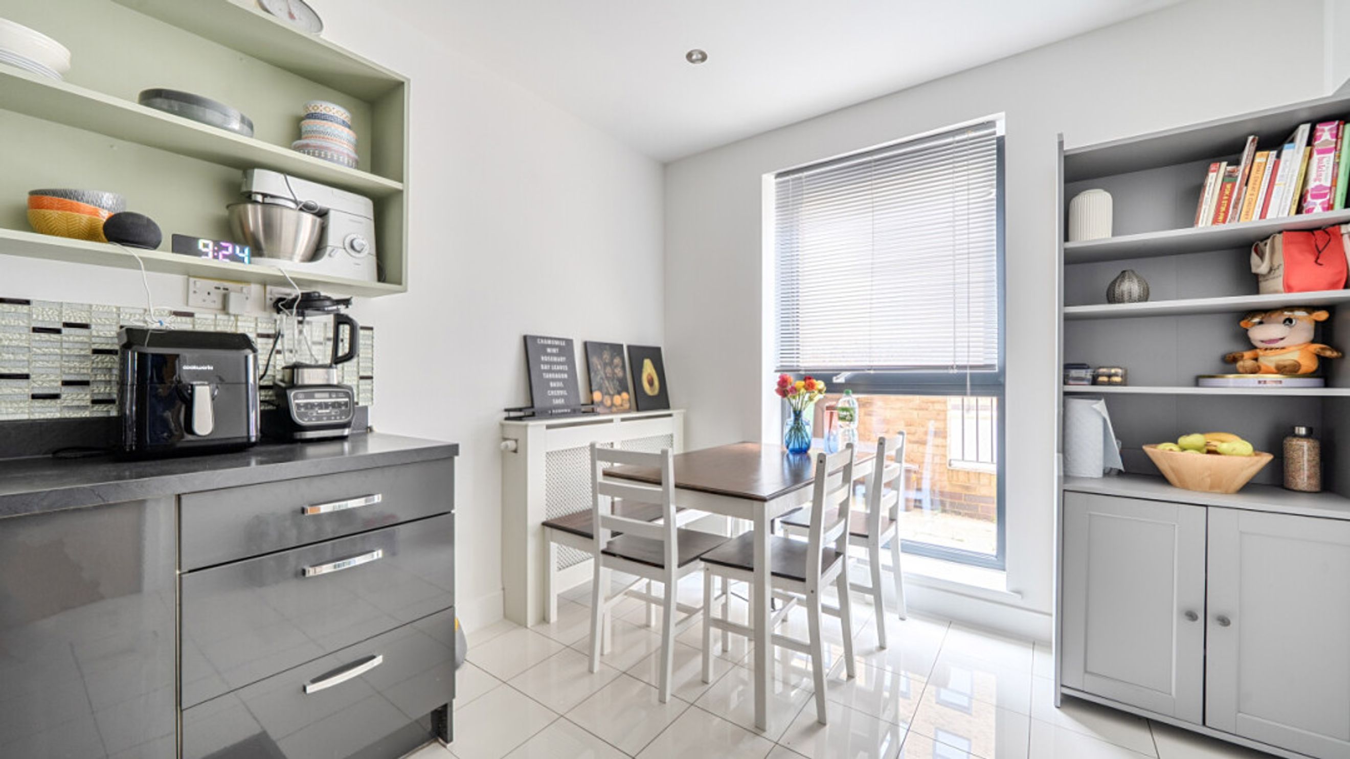 Property photo 6 of 38 for Parade Gardens, Walthamstow,  