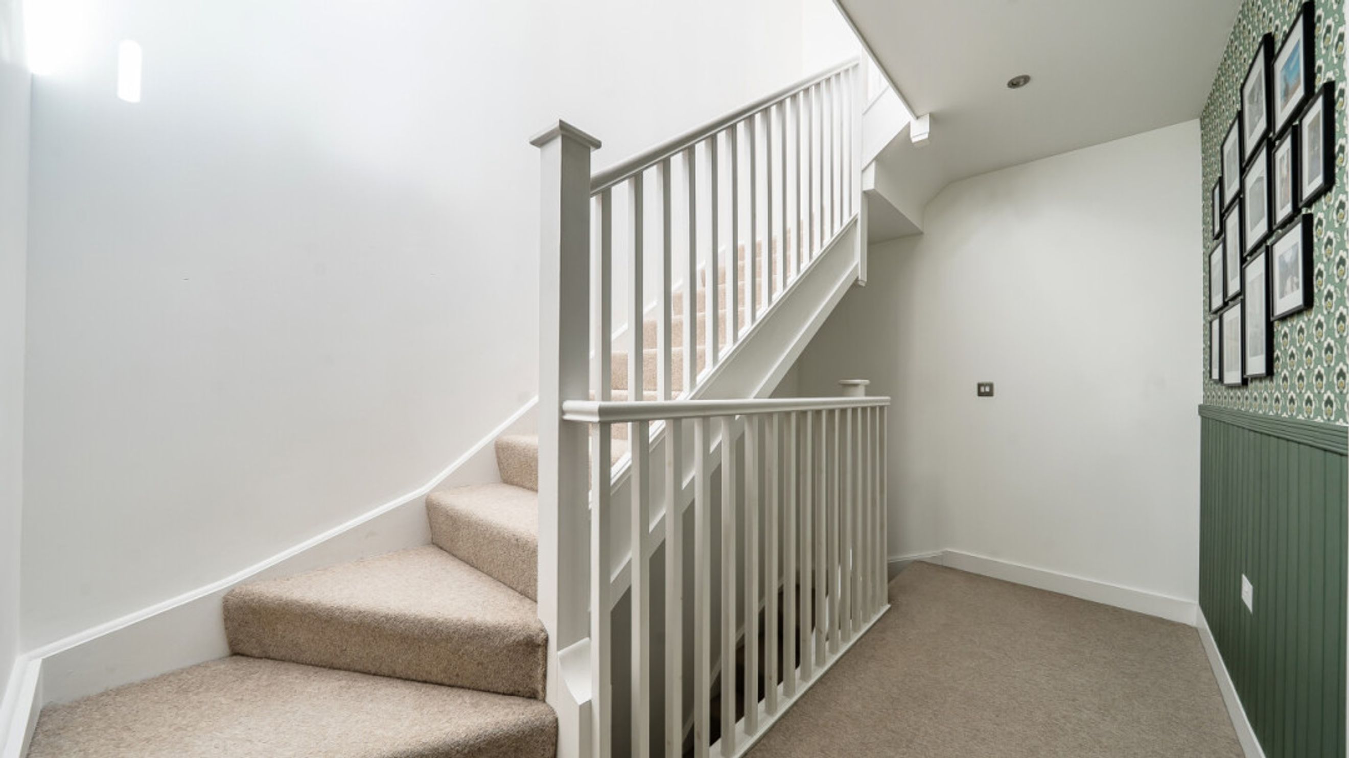 Property photo 14 of 36 for Parade Gardens, Chingford,  