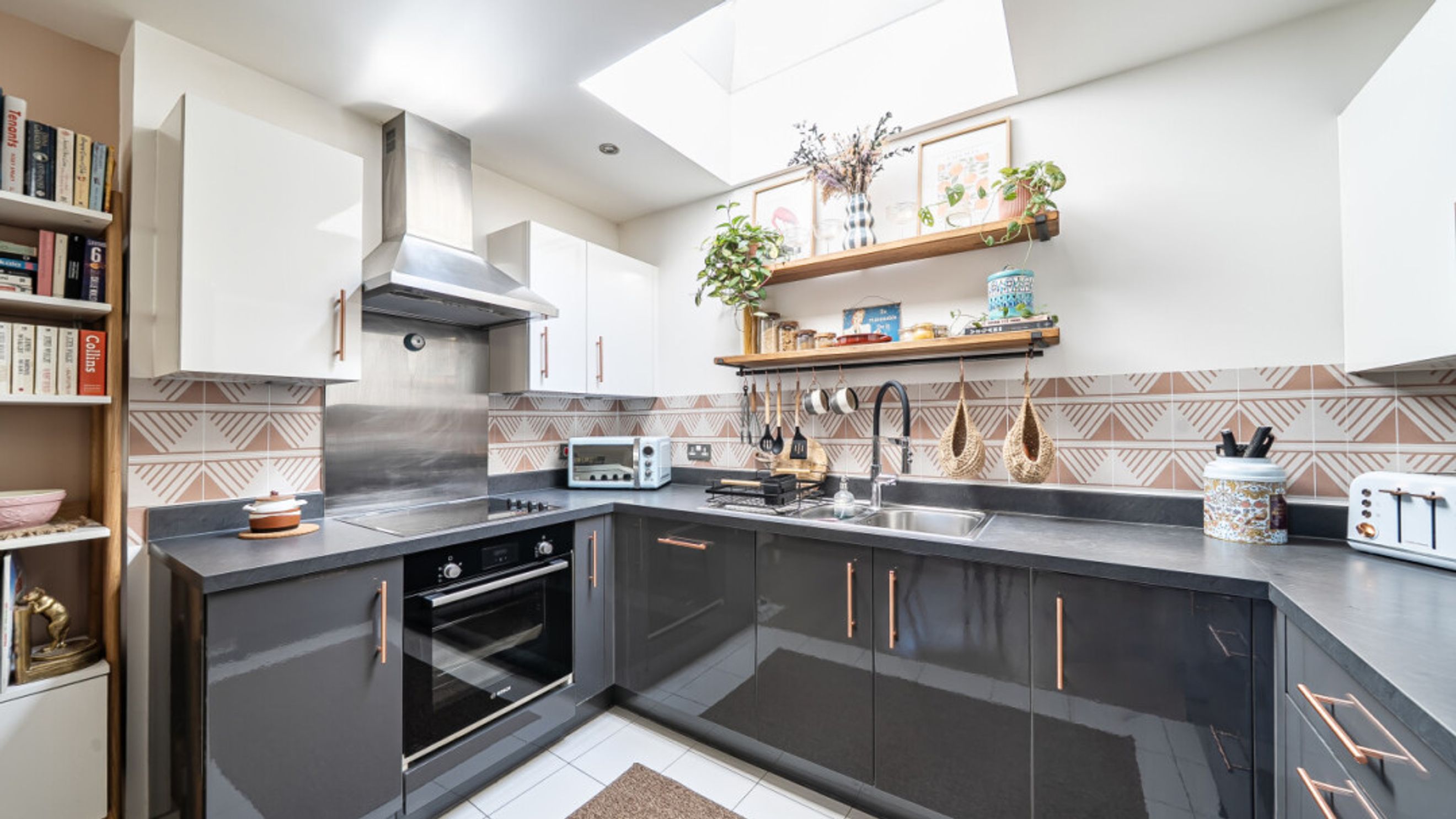 Property photo 6 of 36 for Parade Gardens, Chingford,  