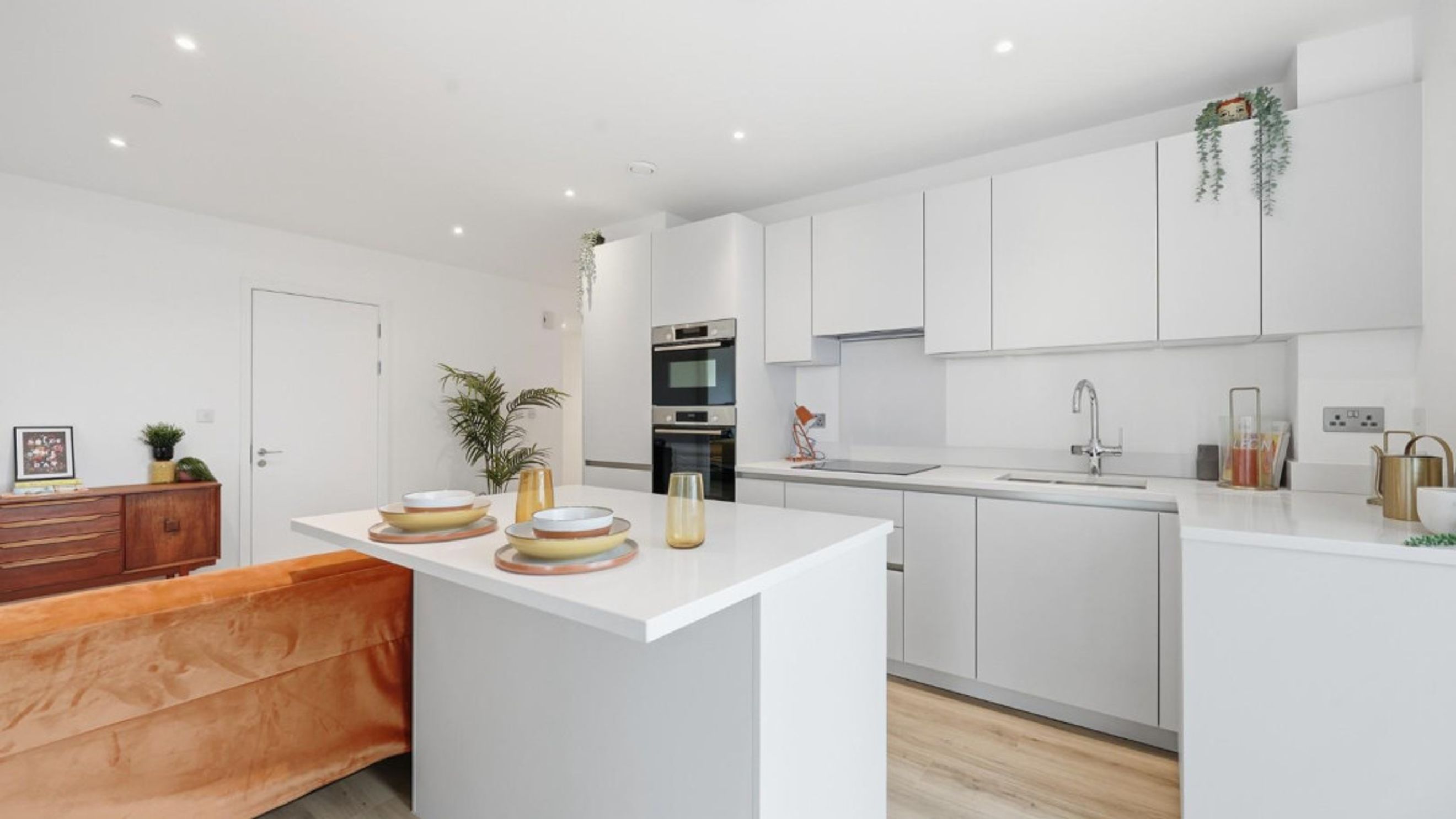 Property photo 2 of 16 for Herald Street, London
