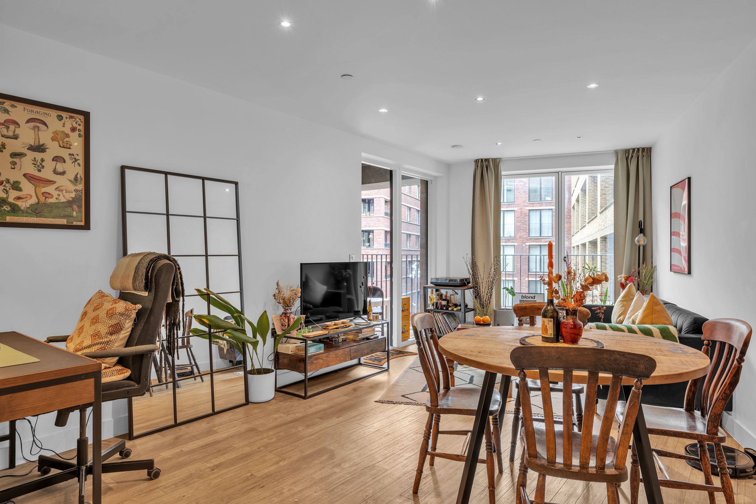 Property photo 3 of 13 for Therm Court, 51 Rookwood  Way