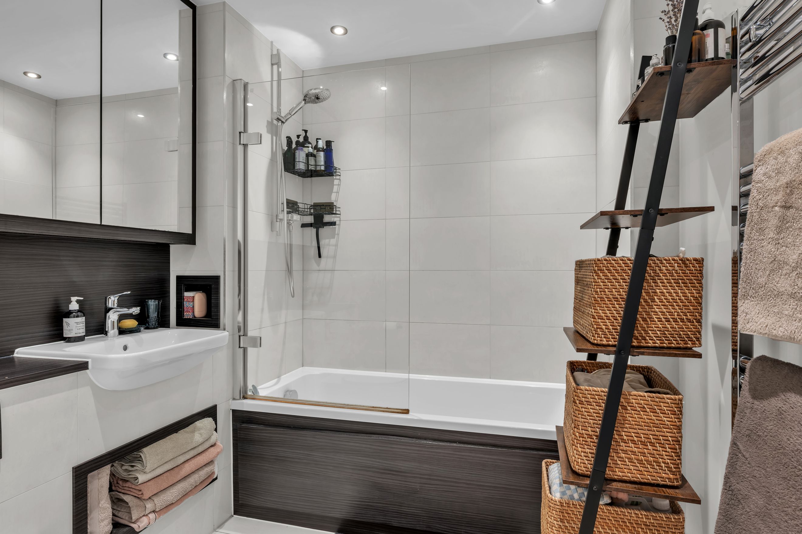 Property photo 11 of 13 for Therm Court, 51 Rookwood  Way