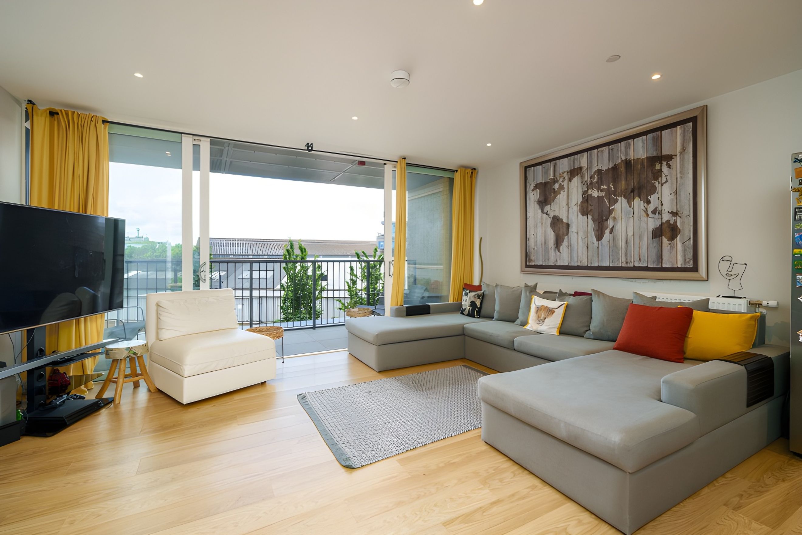 Property photo 3 of 10 for Greyhound Parade, Summerstown