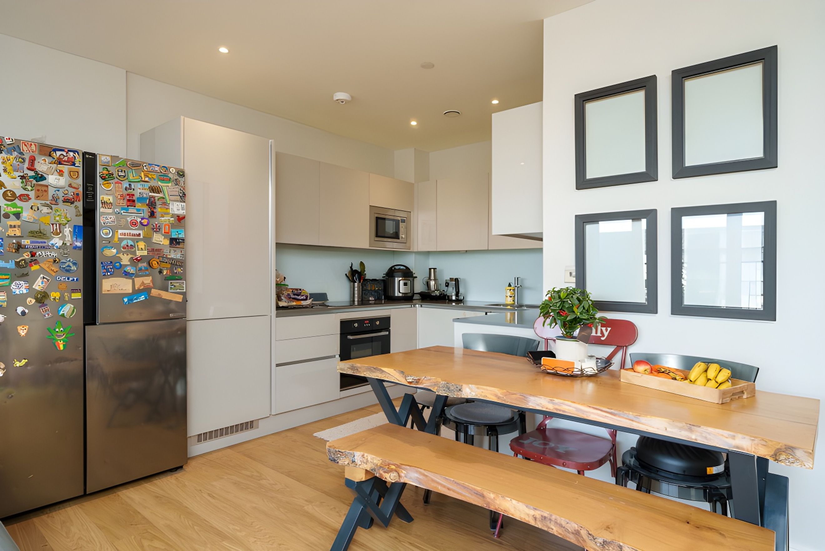 Property photo 2 of 10 for Greyhound Parade, Summerstown