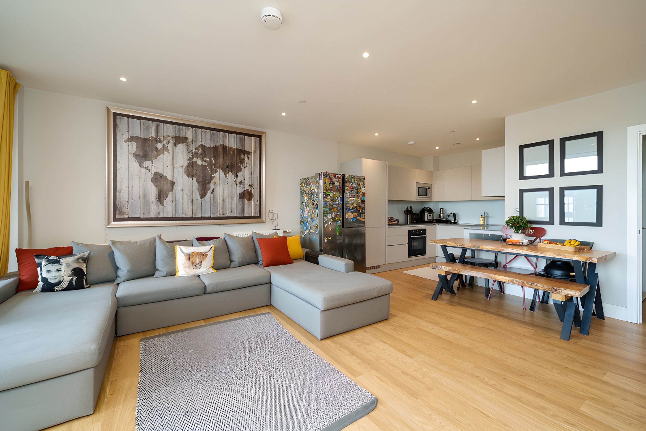 Property photo 1 of 10 for Greyhound Parade, Summerstown