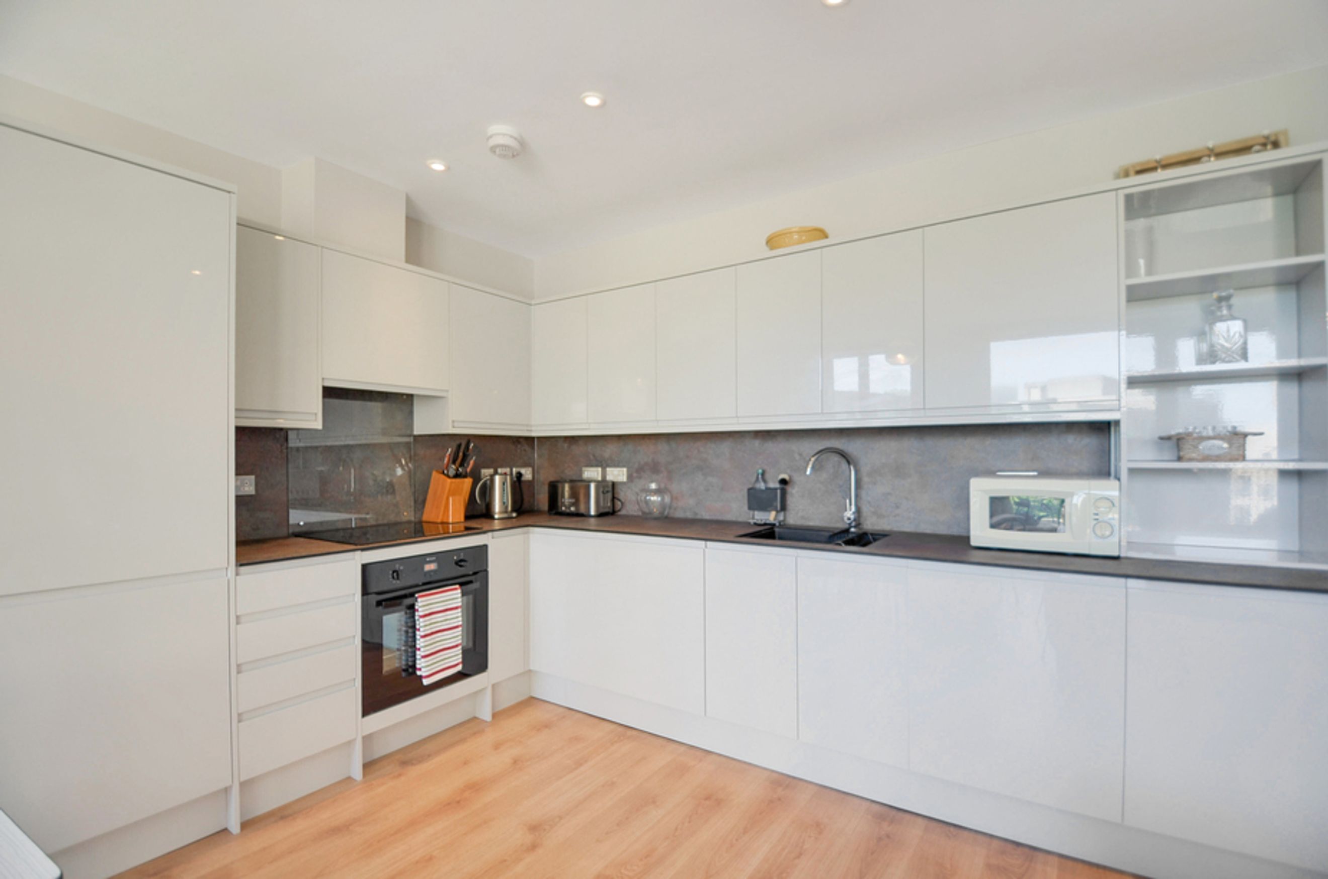 Property photo 7 of 23 for Alestan House, Freston Road
