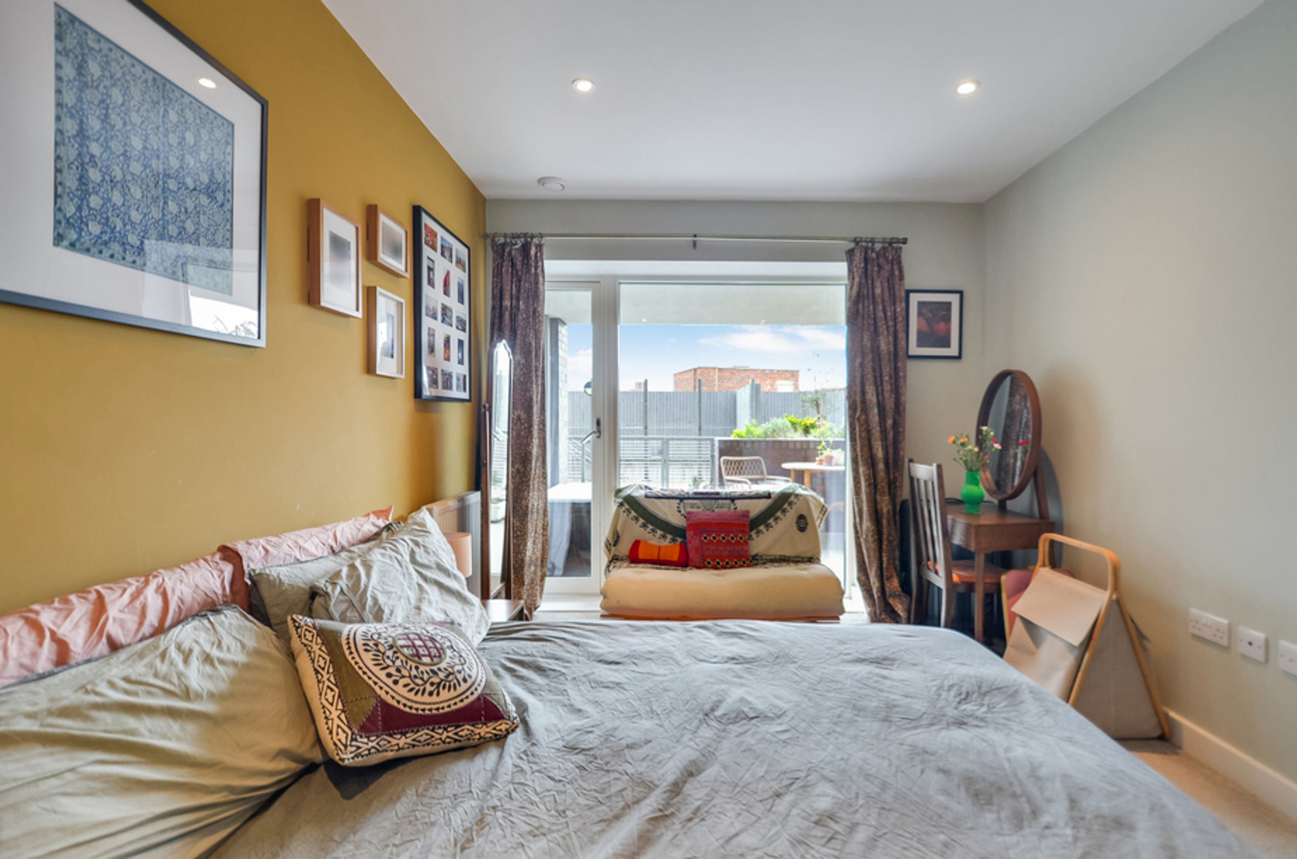 Property photo 8 of 25 for Squire house, 290 Camberwell Road