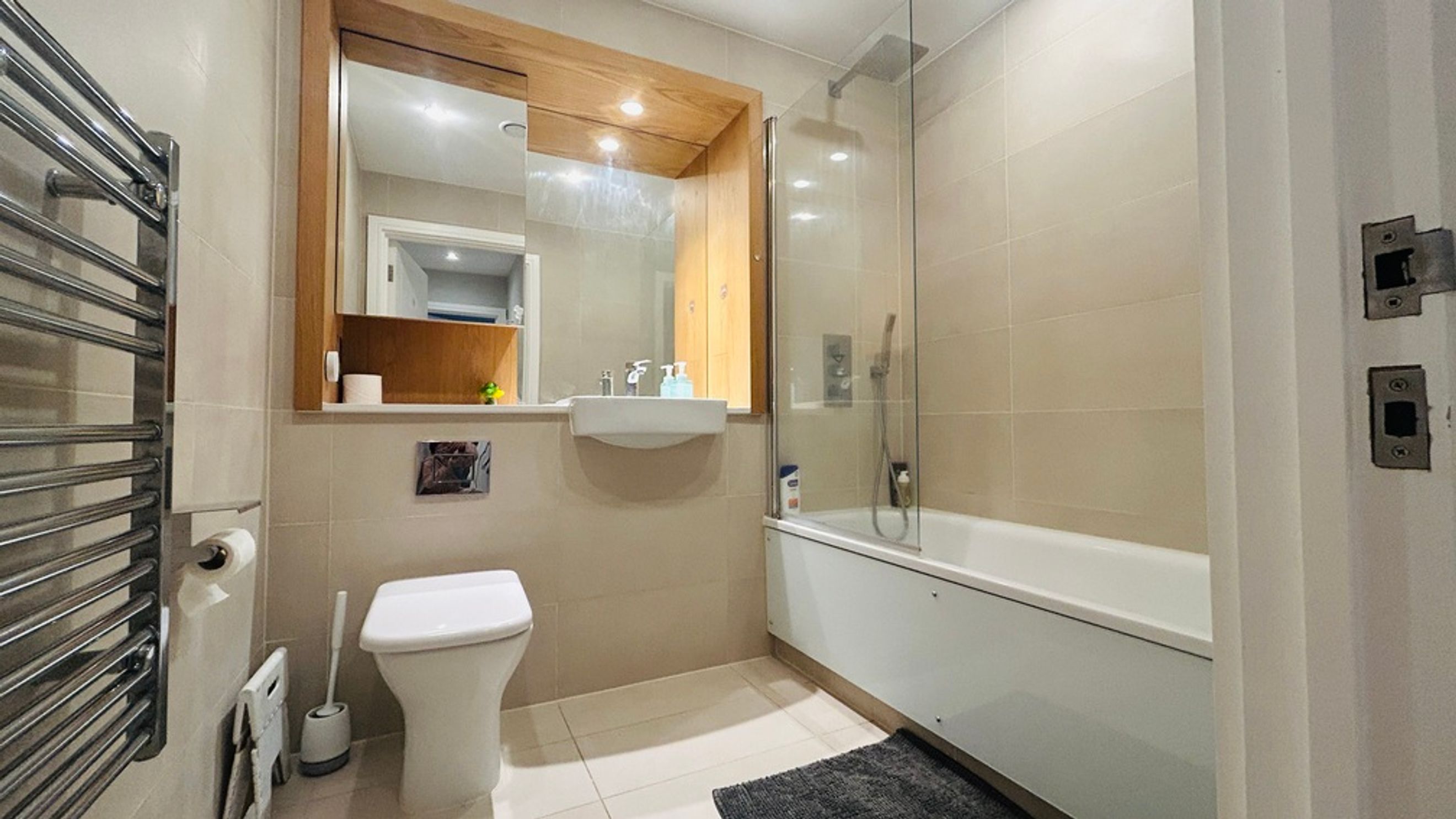Property photo 7 of 10 for Bushane Court, Greyhound Parade