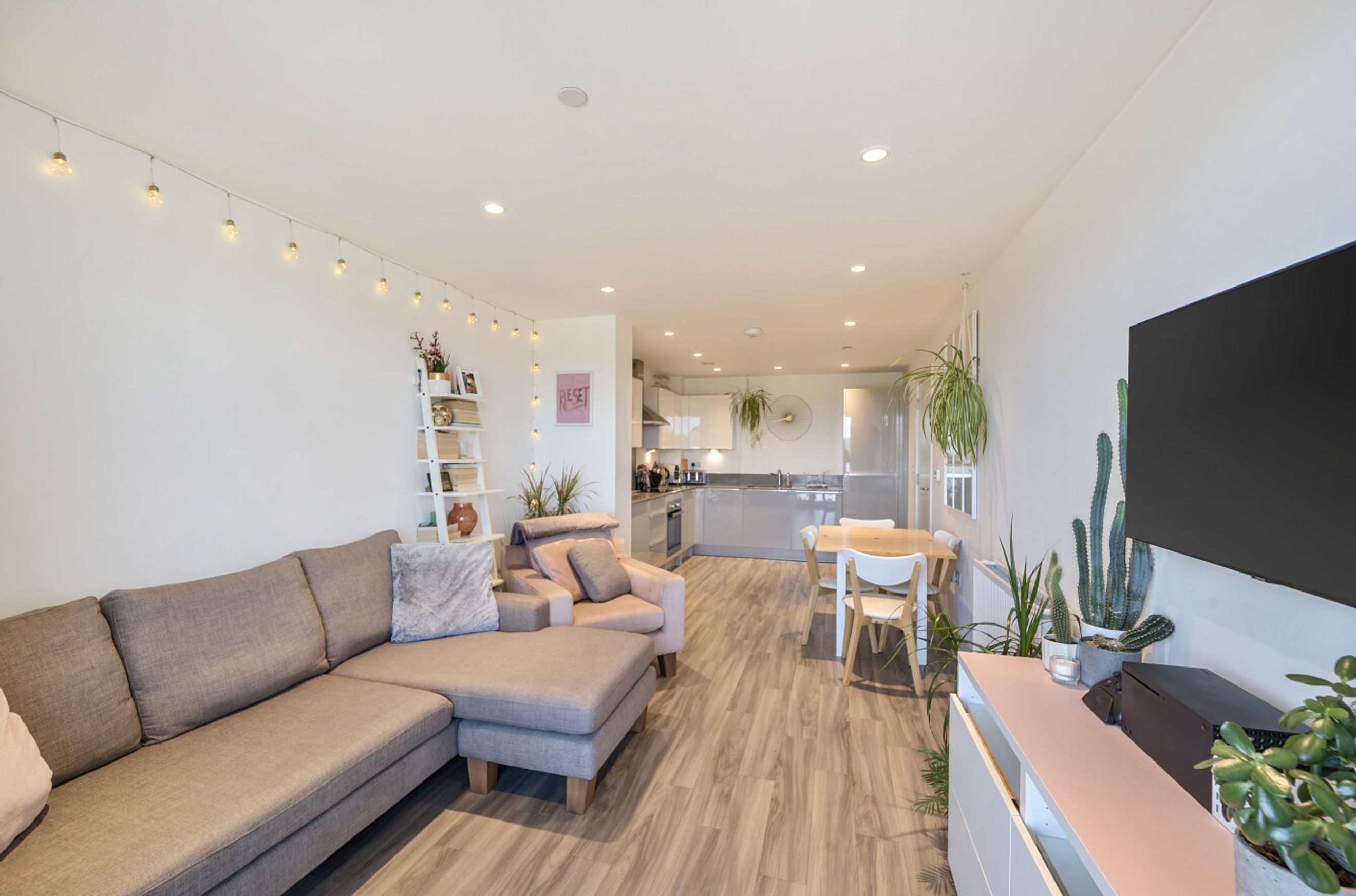 Property photo 1 of 23 for Callier House, Burnt Oak Broadway