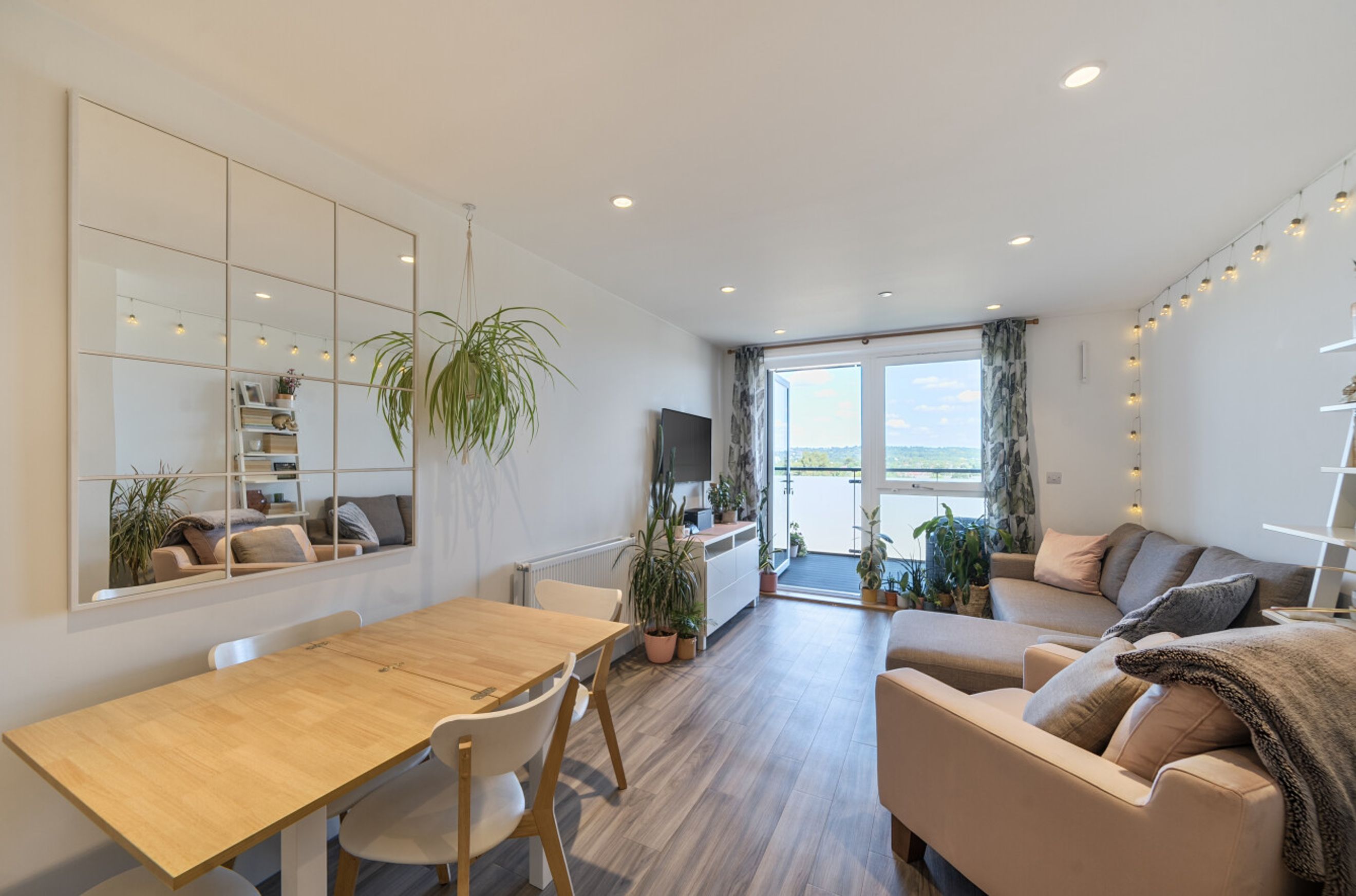 Property photo 5 of 23 for Callier House, Burnt Oak Broadway