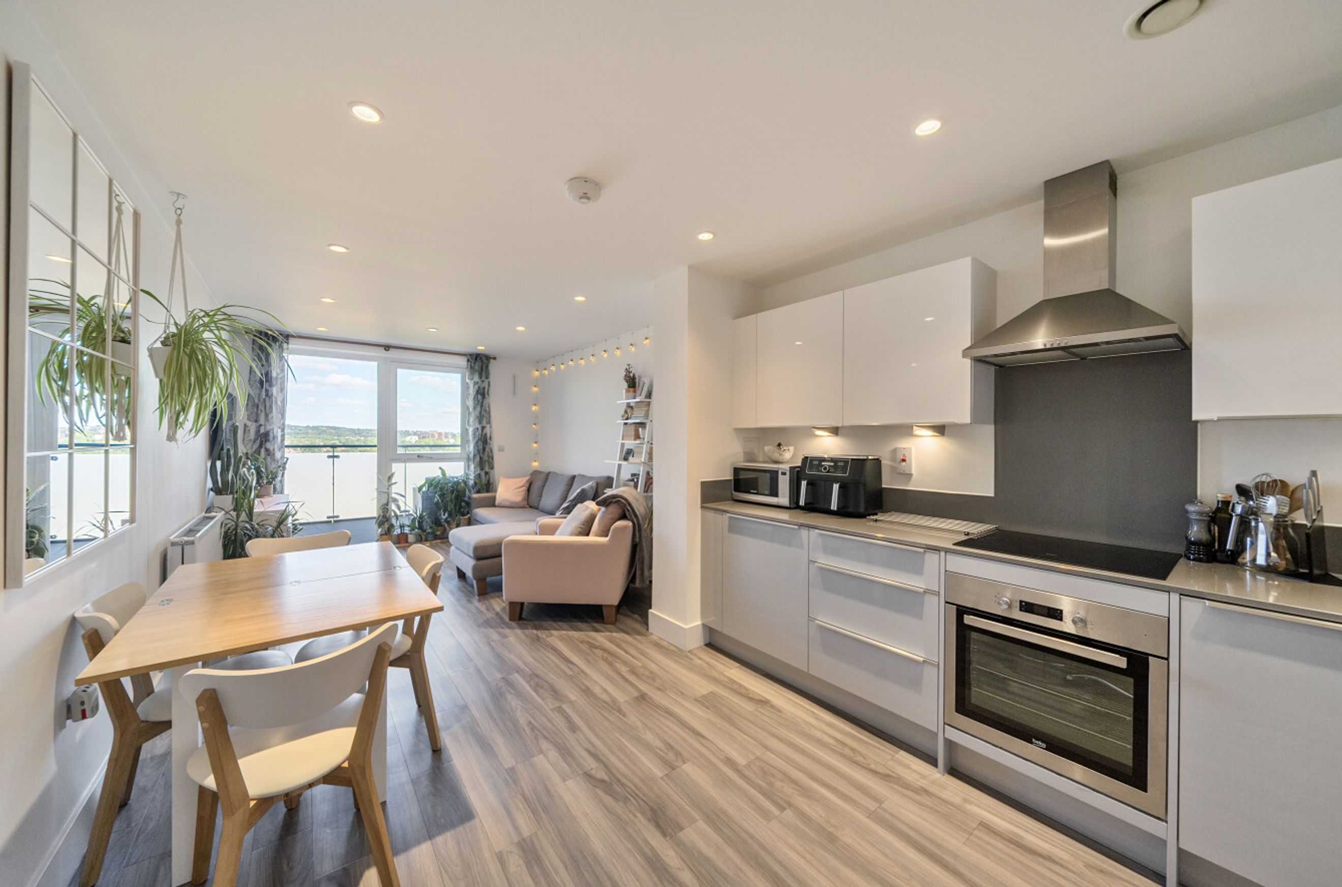 Property photo 3 of 23 for Callier House, Burnt Oak Broadway