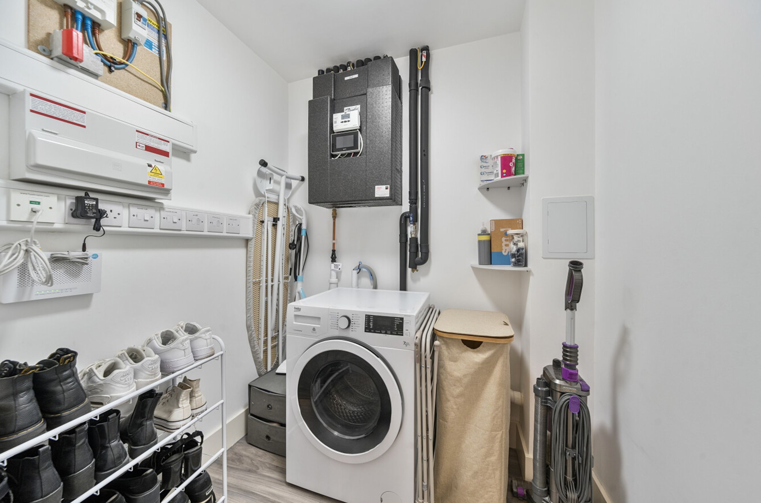 Property photo 18 of 23 for Callier House, Burnt Oak Broadway