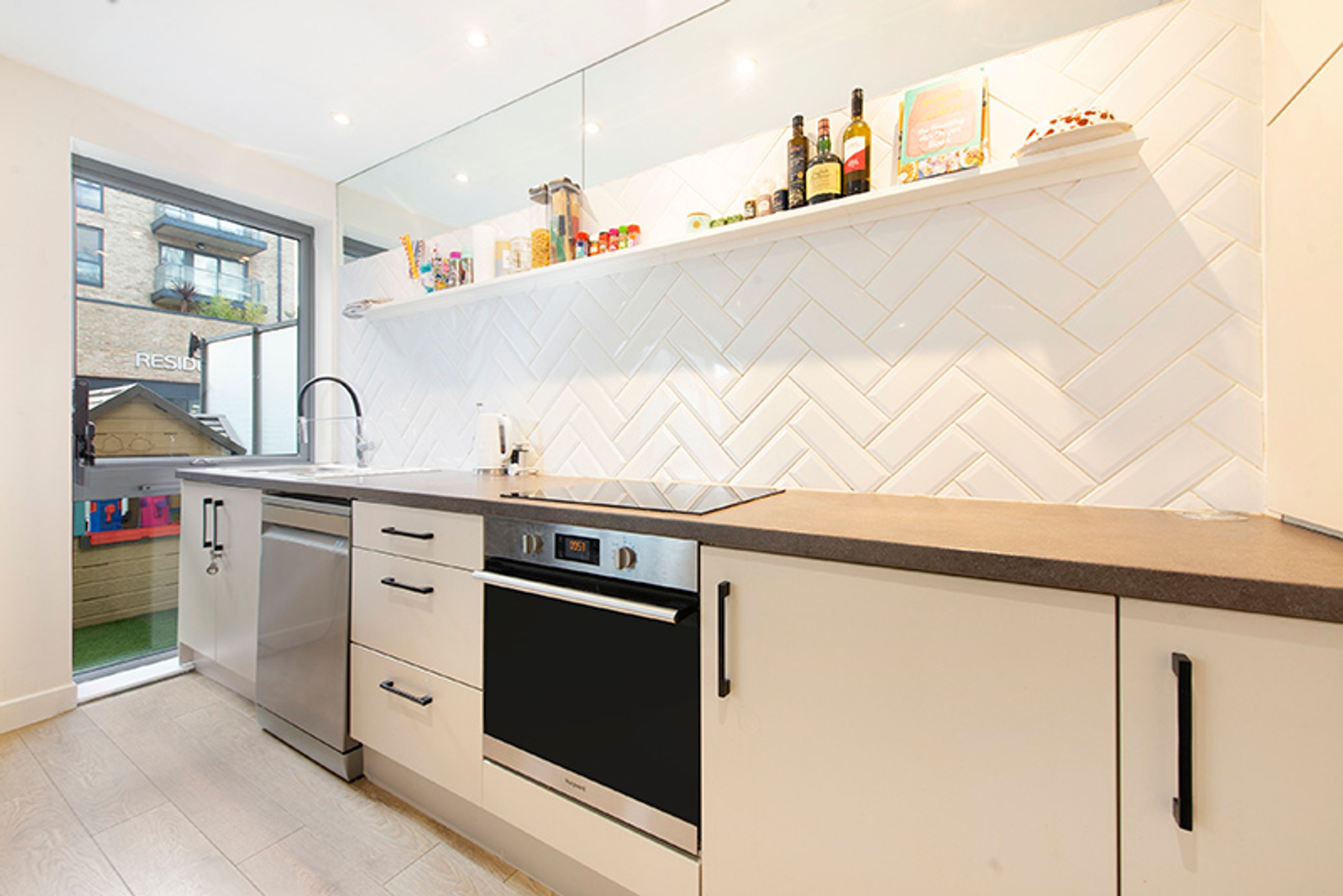 Property photo 6 of 18 for Felix point, 5 Epstein Square
