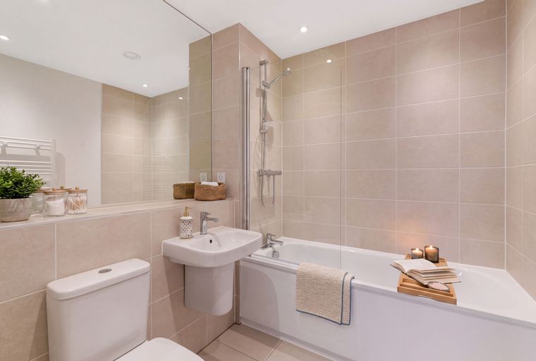 A bathroom with a toilet, sink, and bathtub.